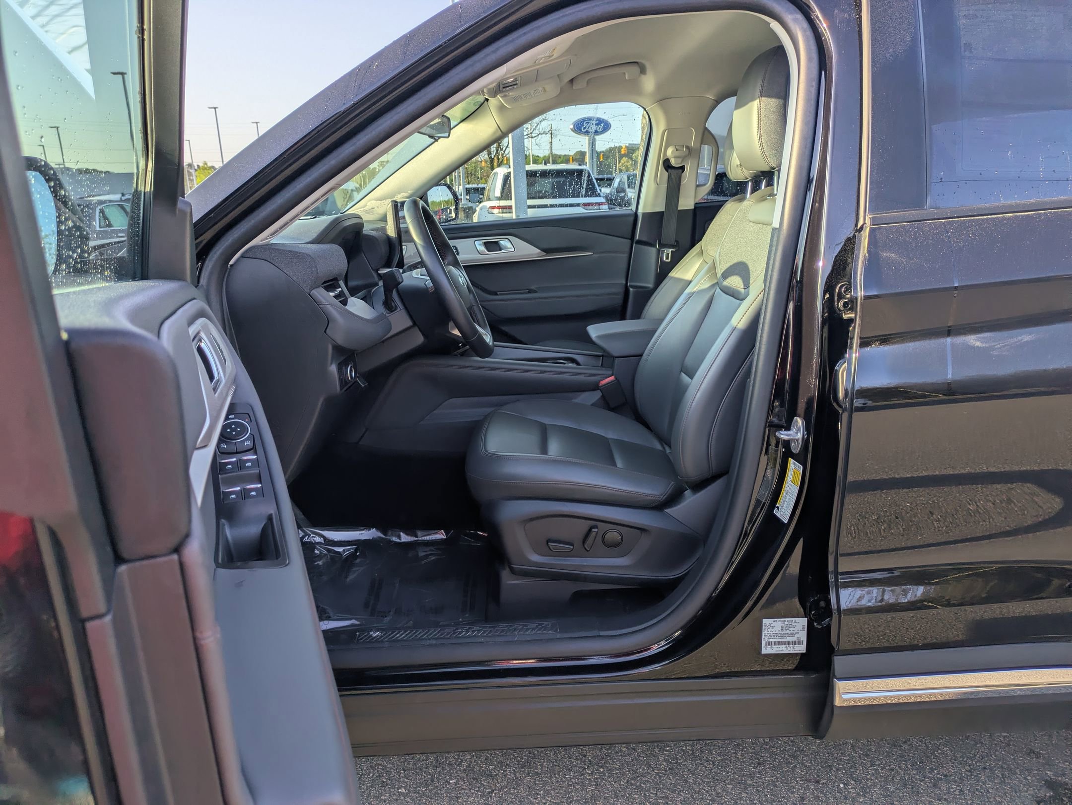 Certified 2025 Ford Explorer Active w/ Active Comfort Package AWD/4WD image 16
