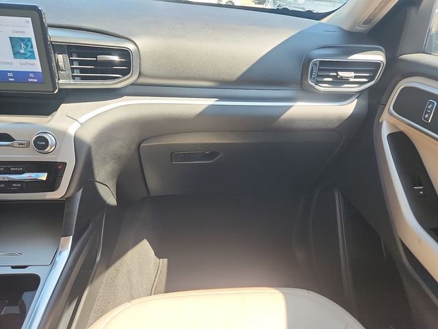 Certified 2022 Ford Explorer XLT w/ Equipment Group 202A image 10