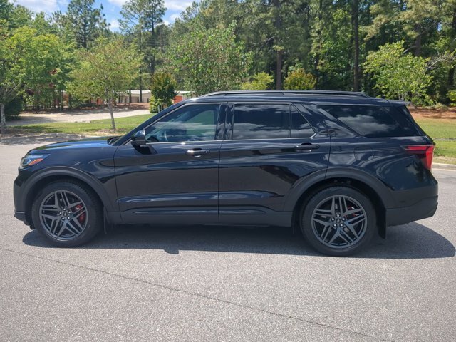 Certified 2025 Ford Explorer ST AWD/4WD image 7