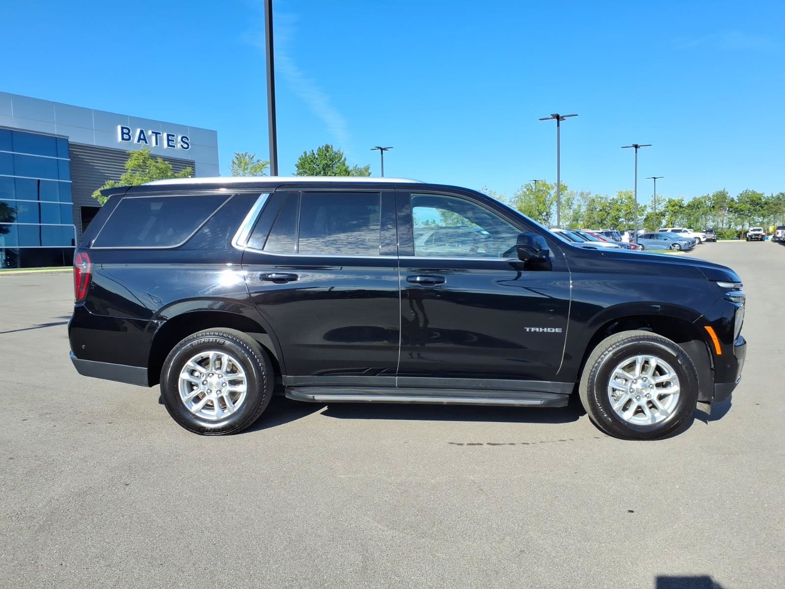Used 2025 Chevrolet Tahoe LT AWD/4WD image 2