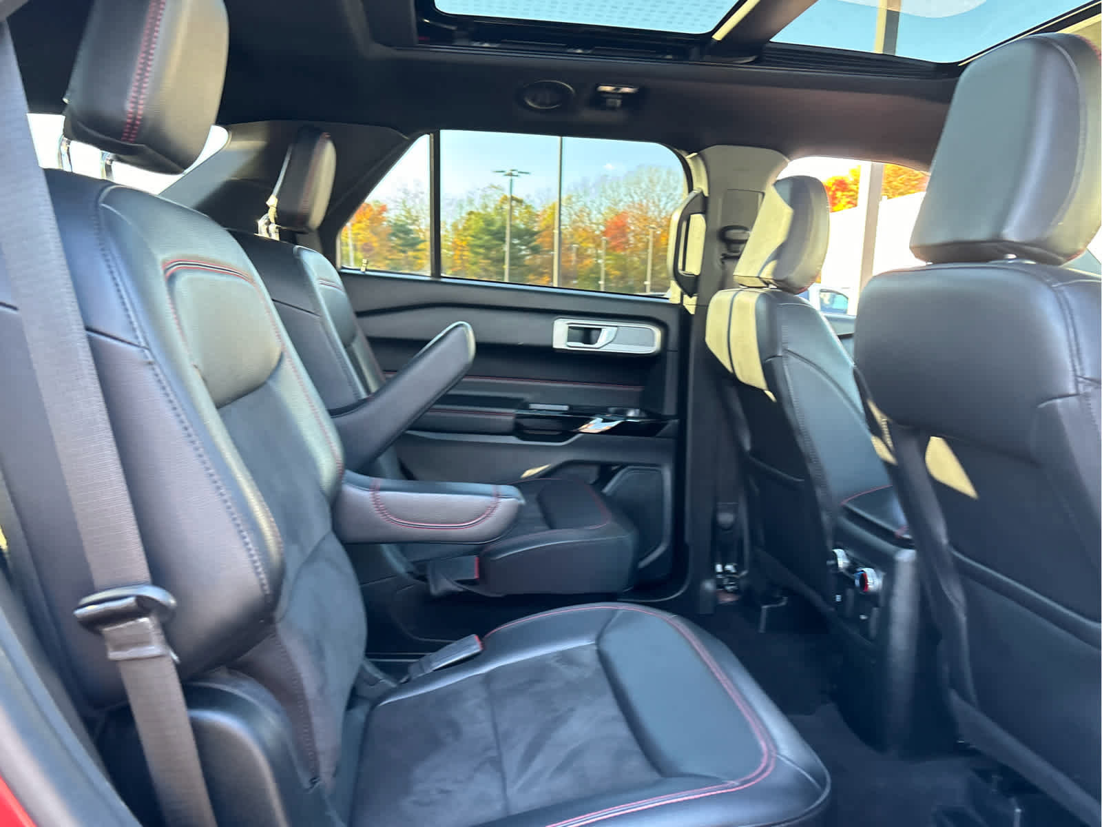 Certified 2023 Ford Explorer ST-Line w/ Class IV Trailer Tow Package image 34