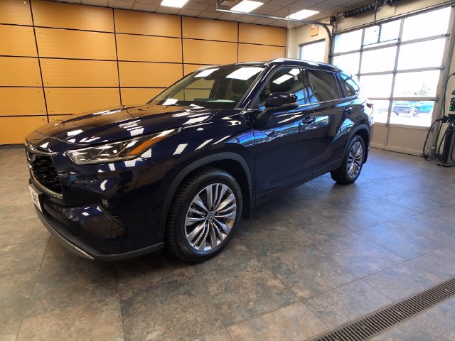 Used 2021 Toyota Highlander Platinum AWD/4WD image 3