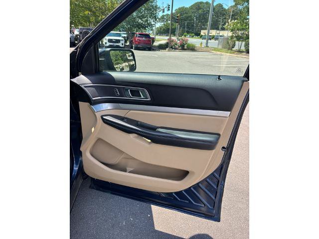 Certified 2017 Ford Explorer XLT w/ Equipment Group 201A FWD image 5