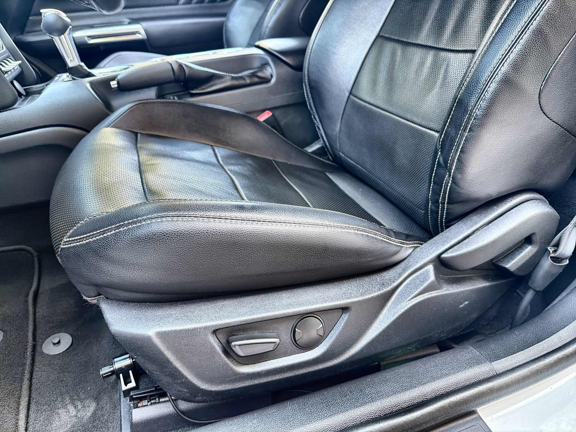 Certified 2022 Ford Mustang Premium RWD image 12
