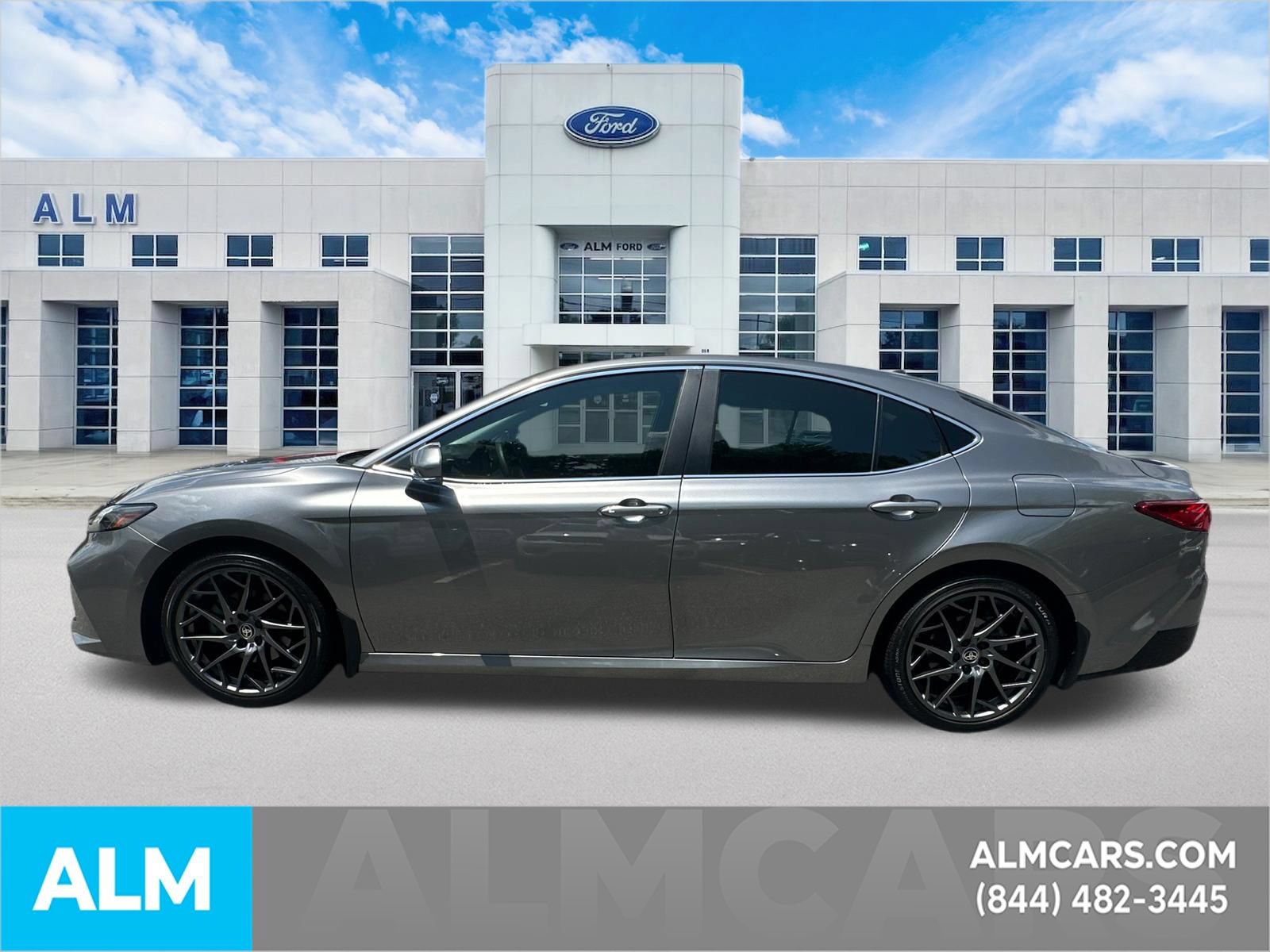 Used 2026 Toyota Camry XLE FWD image 9