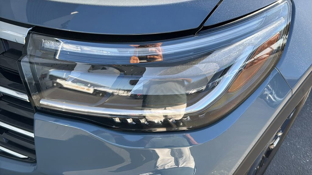 Certified 2025 Ford Explorer Active RWD image 6