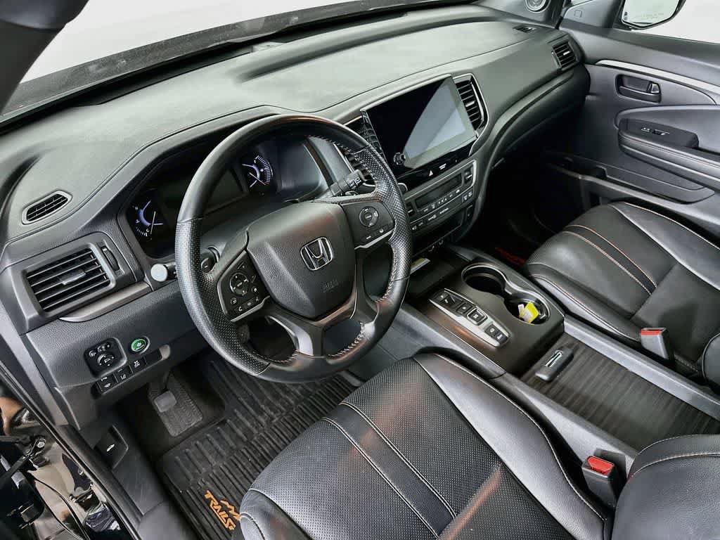 Used 2023 Honda Passport TrailSport image 2