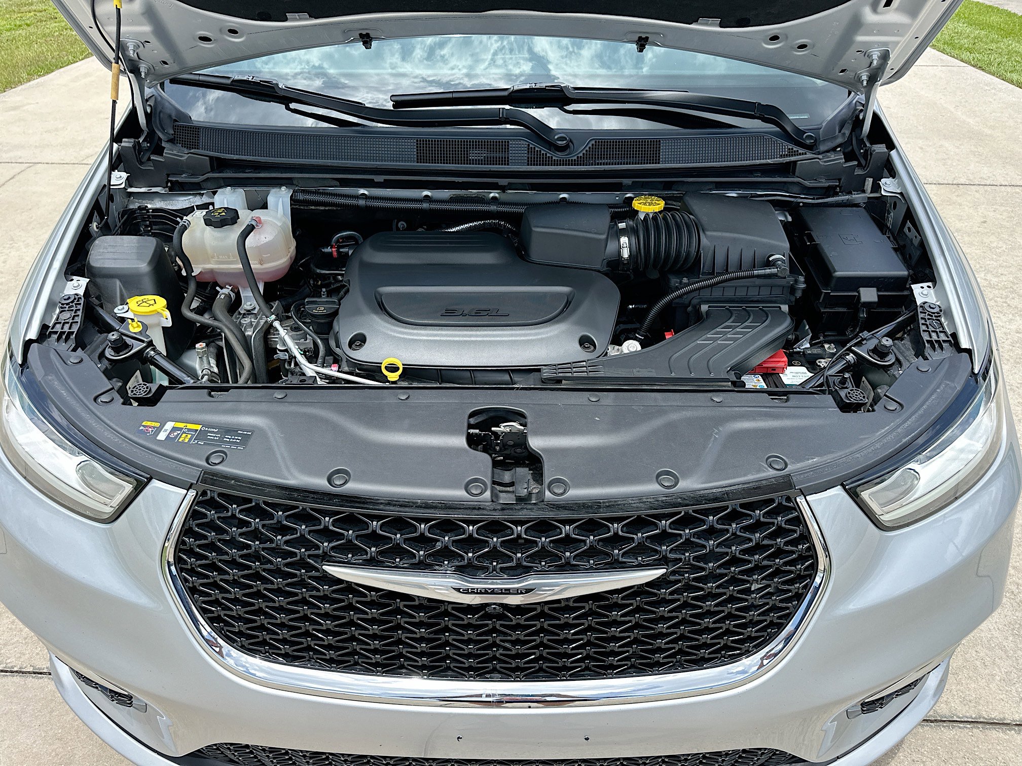 Used 2024 Chrysler Pacifica Touring-L FWD image 28