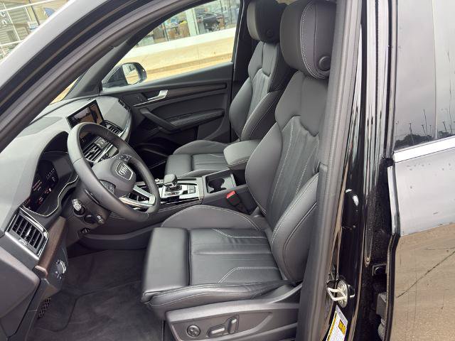 Used 2025 Audi Q5 2.0T Premium Plus w/ Premium Plus Package AWD/4WD image 13