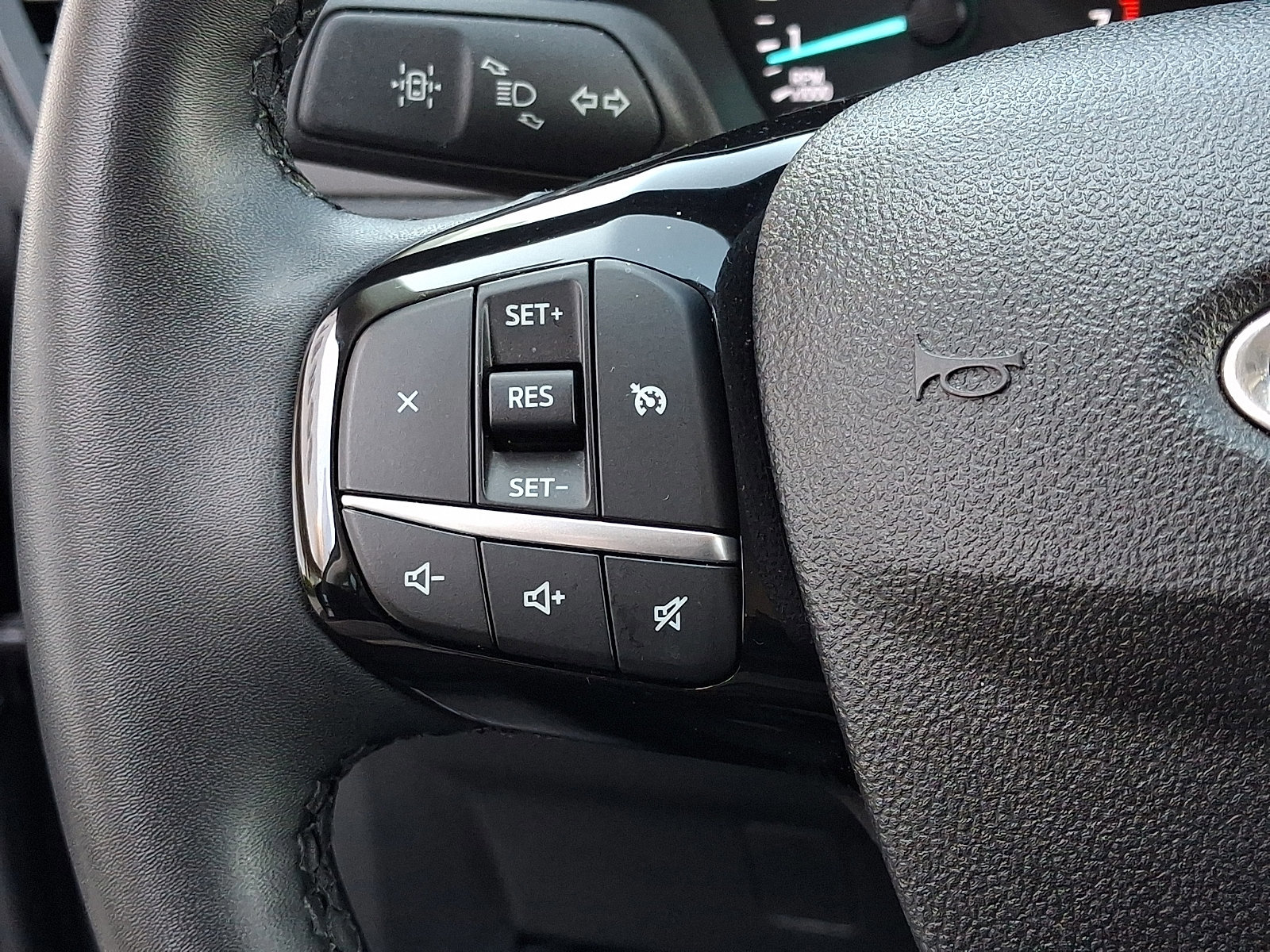 Certified 2022 Ford Escape SE w/ SE Sport Appearance Package image 23