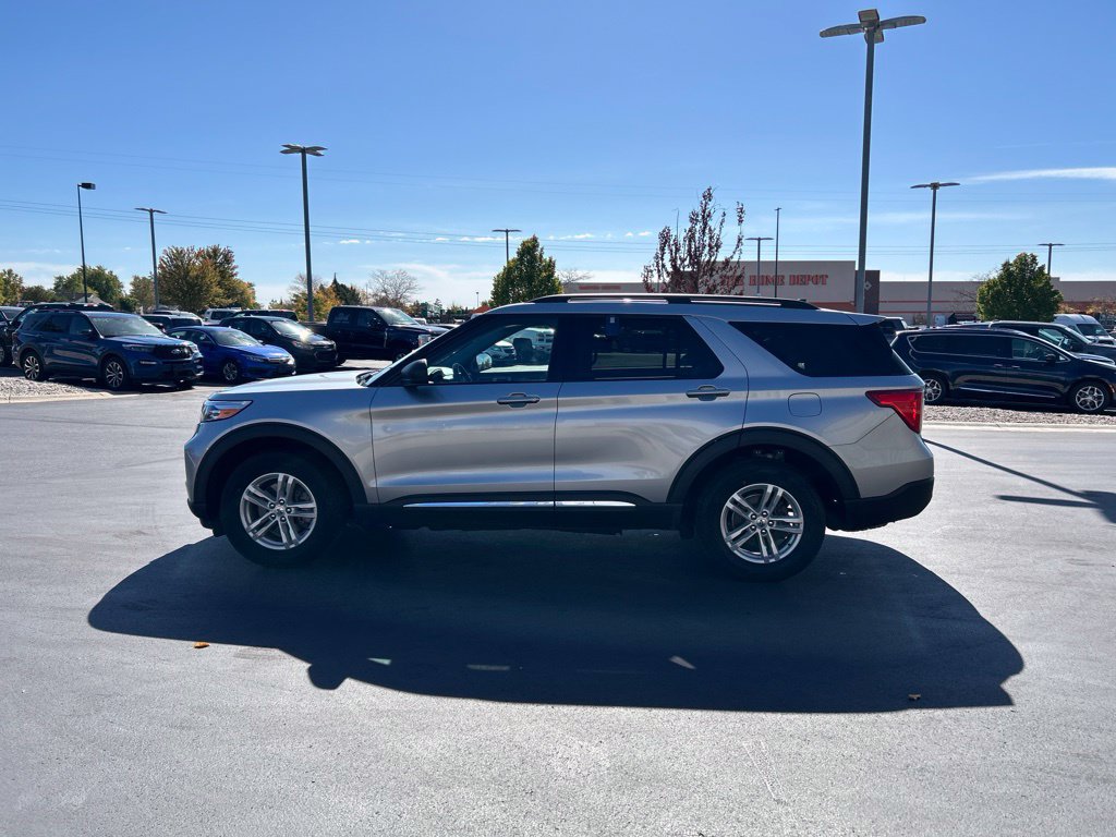 Certified 2021 Ford Explorer XLT w/ Equipment Group 202A AWD/4WD image 9