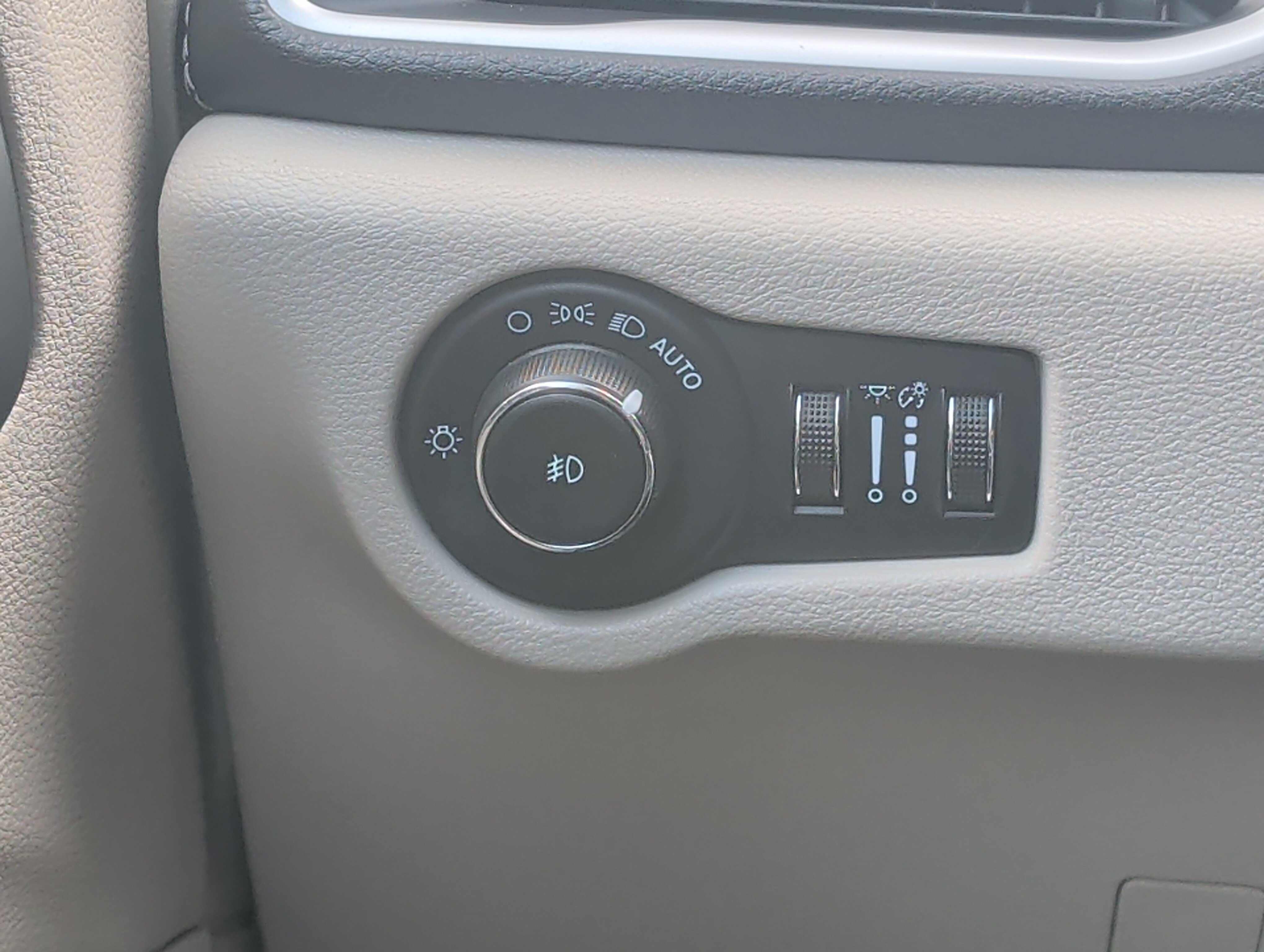 Used 2022 Chrysler Pacifica Touring-L w/ Uconnect Theater Family Group AWD/4WD image 24
