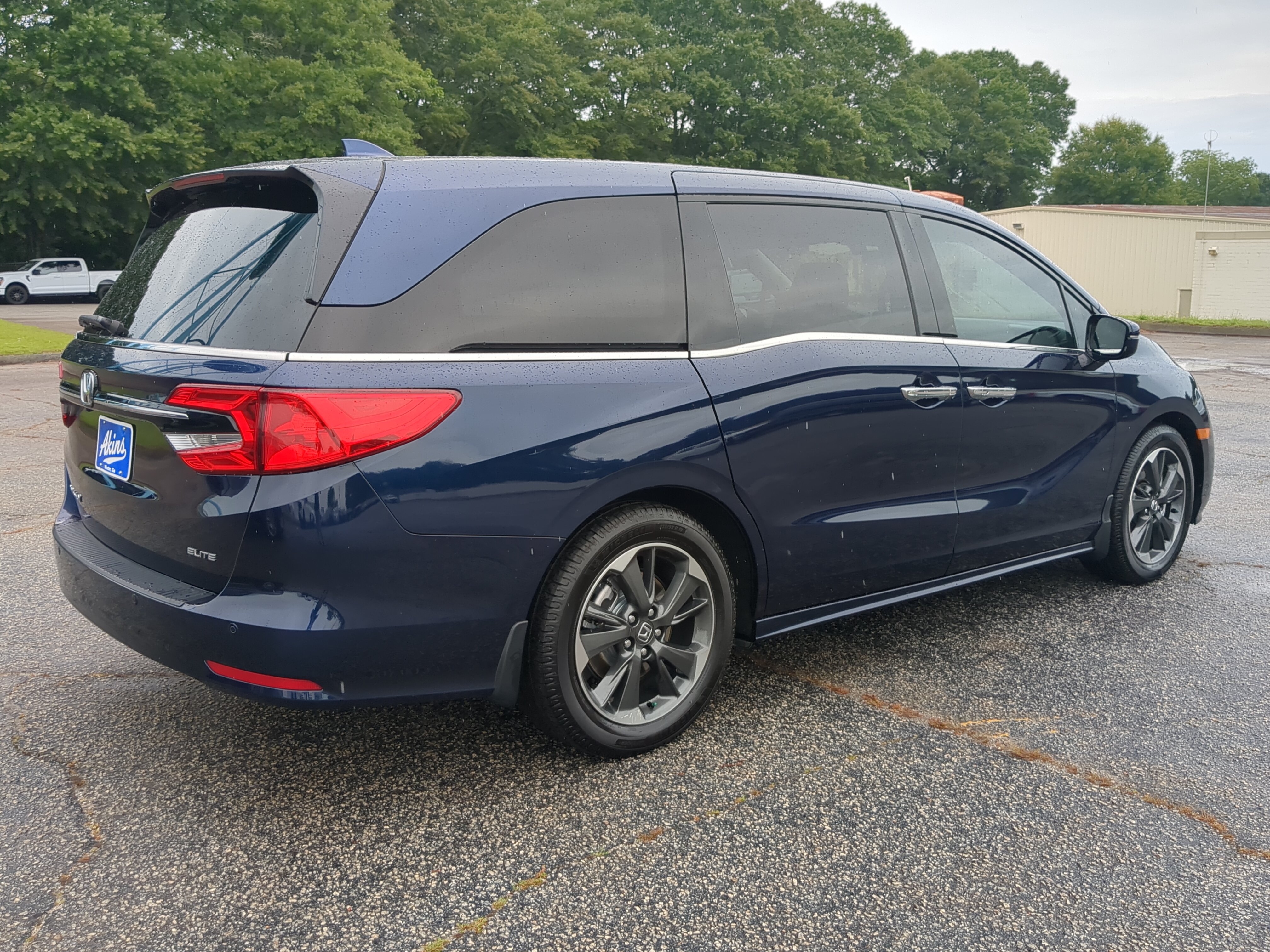Used 2023 Honda Odyssey Elite image 3