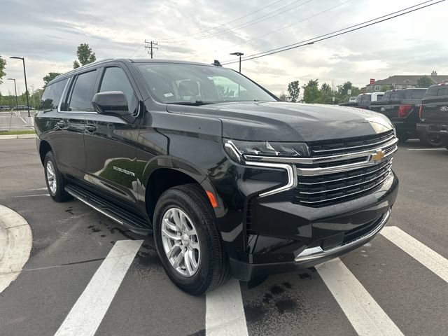 Used 2024 Chevrolet Suburban LT AWD/4WD image 7