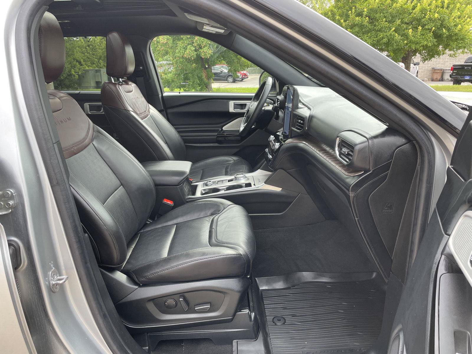 Certified 2022 Ford Explorer Platinum w/ Equipment Group 601A AWD/4WD image 19