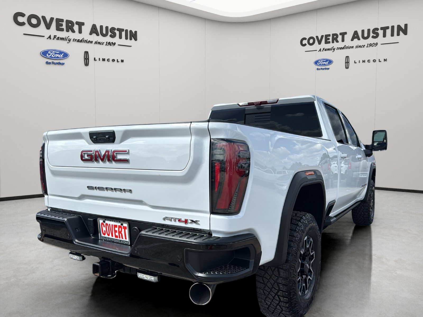 Used 2024 GMC Sierra 2500 AT4X AWD/4WD image 5