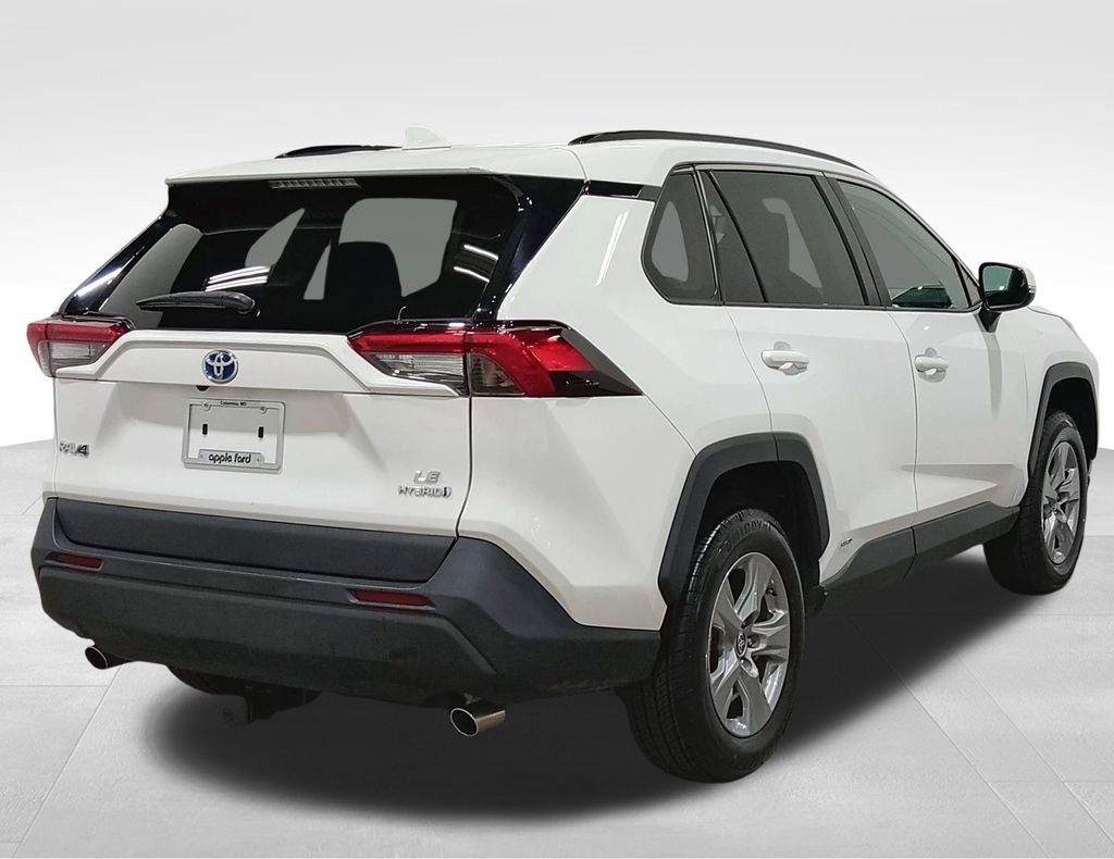 Used 2022 Toyota RAV4 LE AWD/4WD image 3