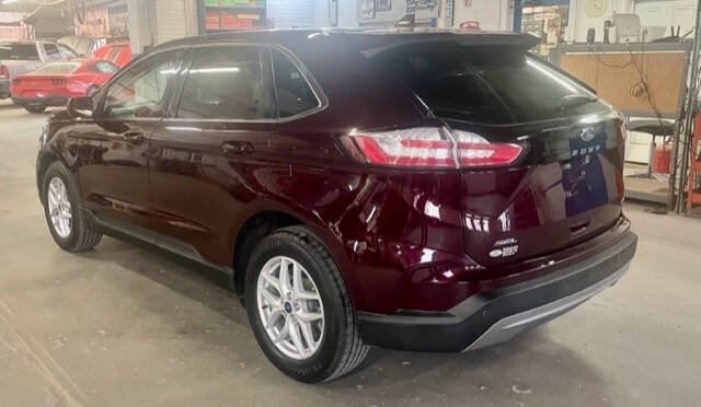 Certified 2022 Ford Edge SEL w/ Convenience Package AWD/4WD image 4