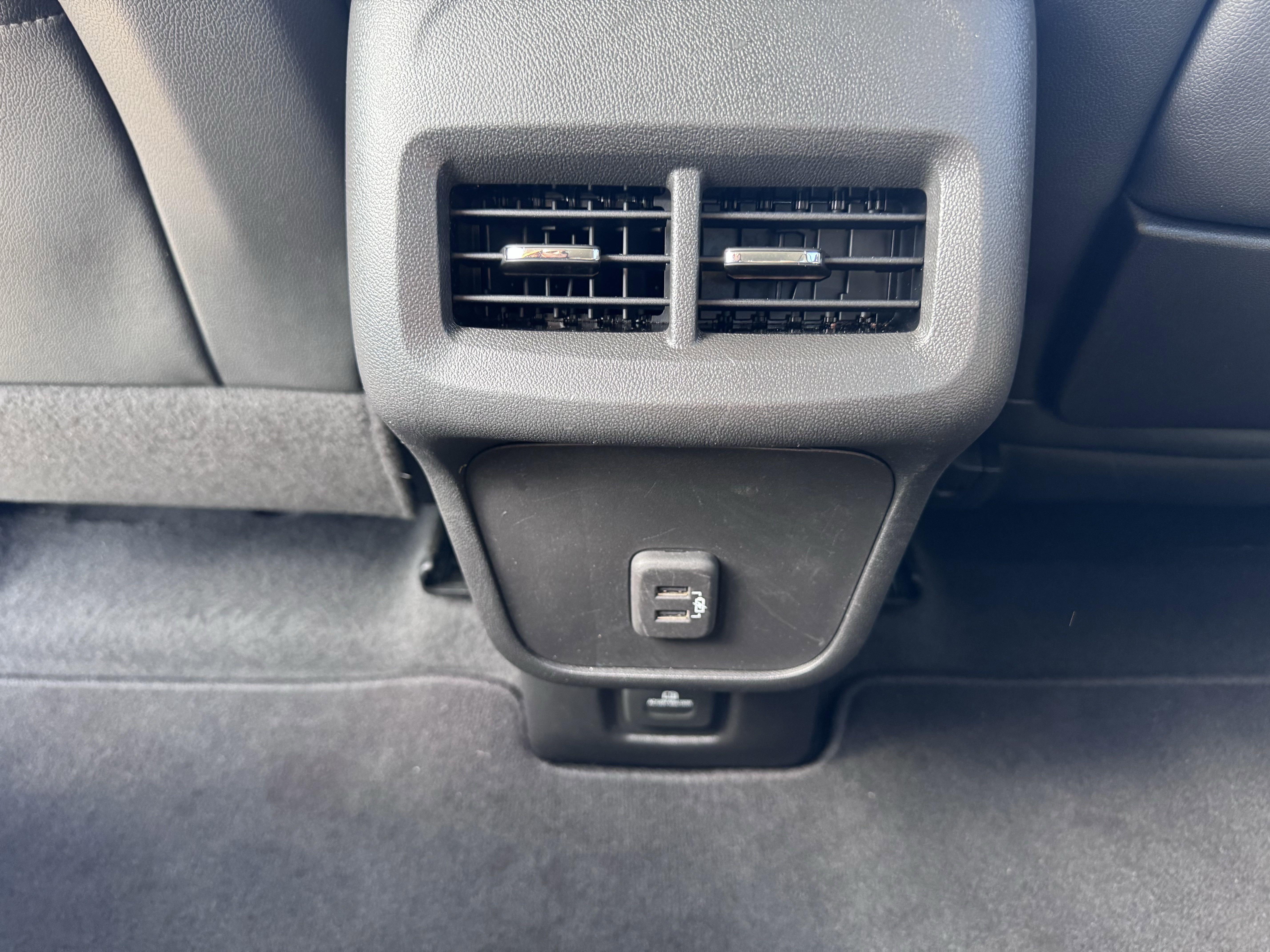 Used 2023 GMC Terrain SLT image 32