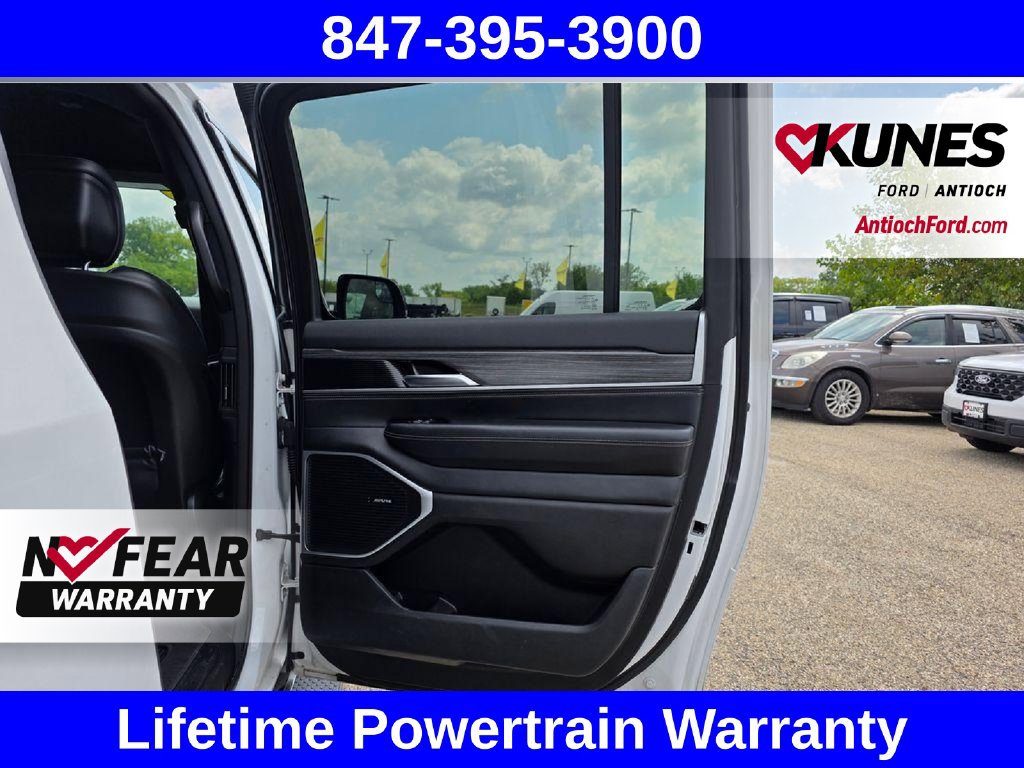 Used 2024 Jeep Wagoneer L Series II w/ Flexible Seating Group AWD/4WD image 35