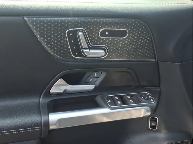 Used 2024 Mercedes-Benz GLB 250 4MATIC w/ Exclusive Package image 9