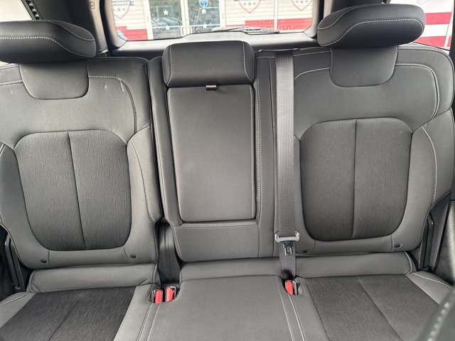 Used 2025 Jeep Grand Cherokee Laredo X w/ Luxury Tech Group I RWD image 15