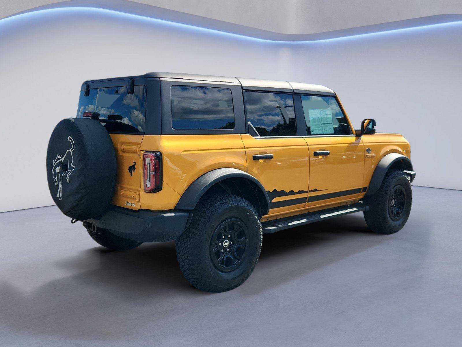 Certified 2022 Ford Bronco Wildtrak AWD/4WD image 3