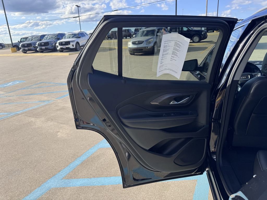 Used 2023 GMC Terrain SLT AWD/4WD image 28