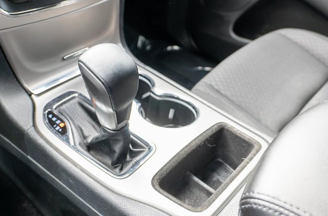 Used 2018 Jeep Grand Cherokee Laredo AWD/4WD image 27