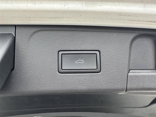 Used 2024 Volkswagen Atlas Peak Edition SE AWD/4WD image 11