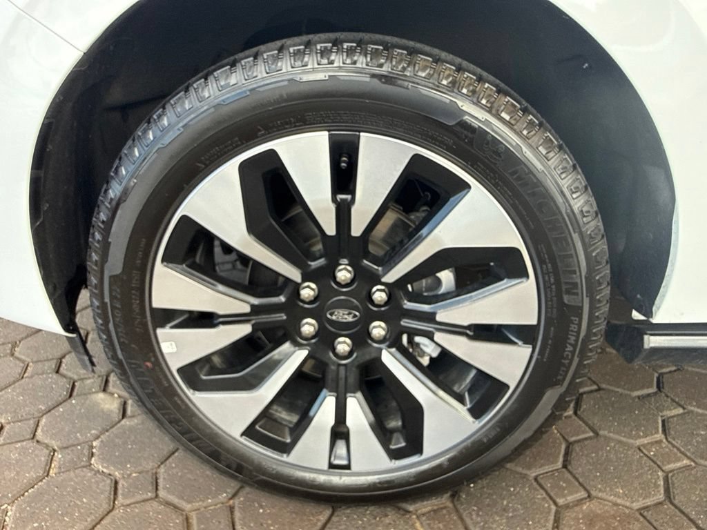 Certified 2026 Ford Expedition Max Platinum w/ Driver's Package AWD/4WD image 13