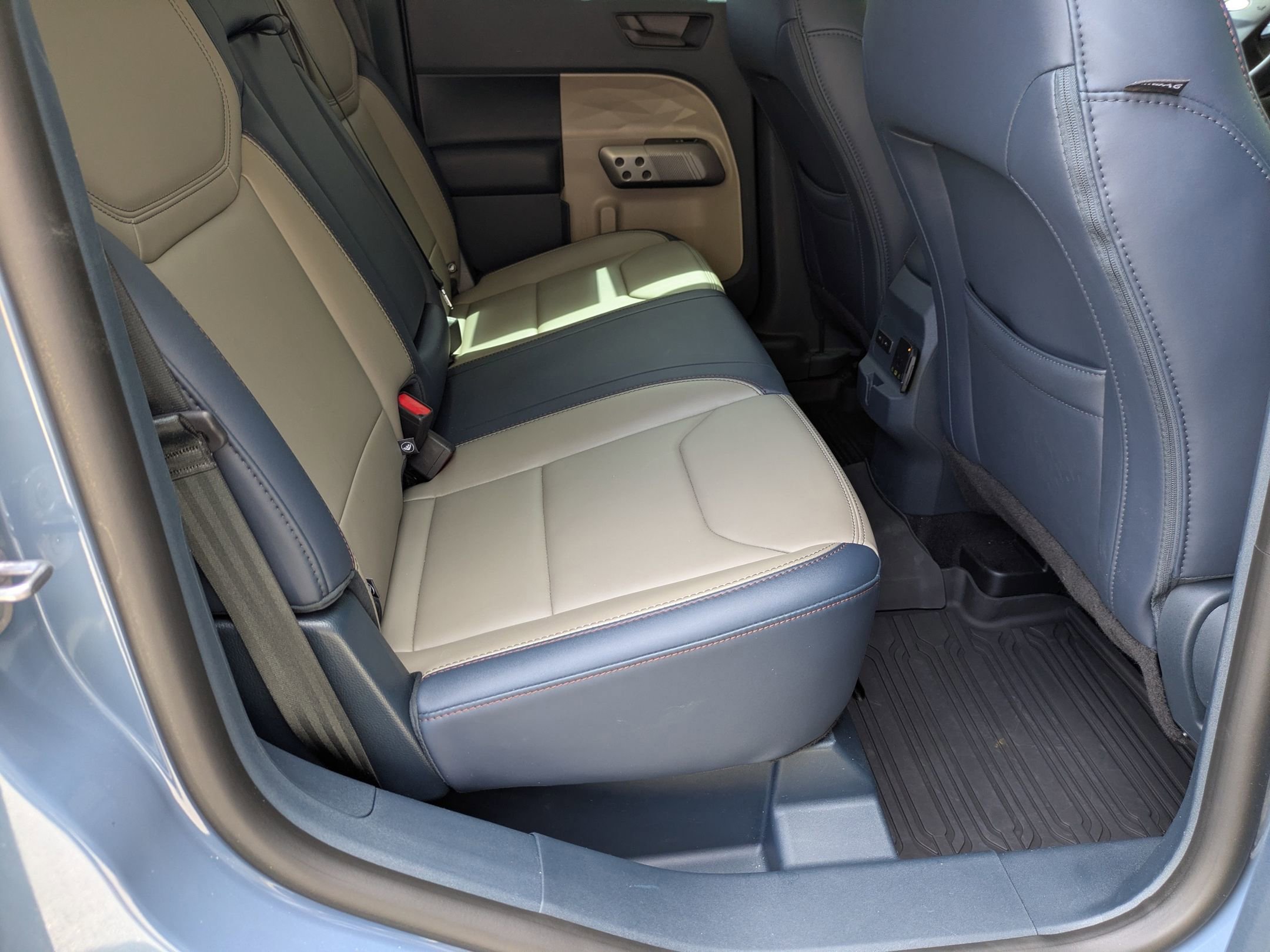 Certified 2025 Ford Maverick Lariat w/ 4K Tow Package image 36