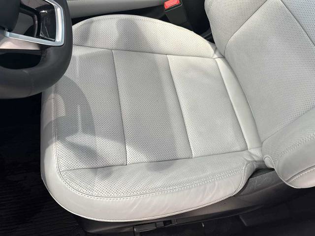 Certified 2025 Ford Explorer Platinum w/ LUX Leather Package AWD/4WD image 19