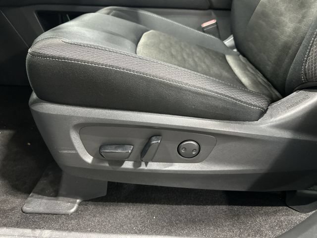 Used 2025 Nissan Pathfinder SV FWD image 18