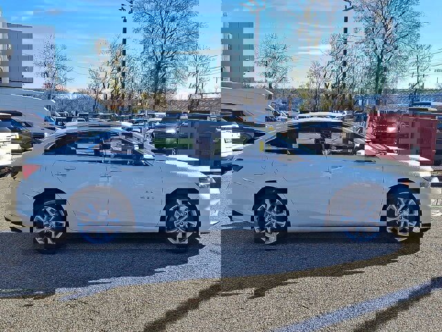 Used 2018 Chevrolet Malibu LT image 9