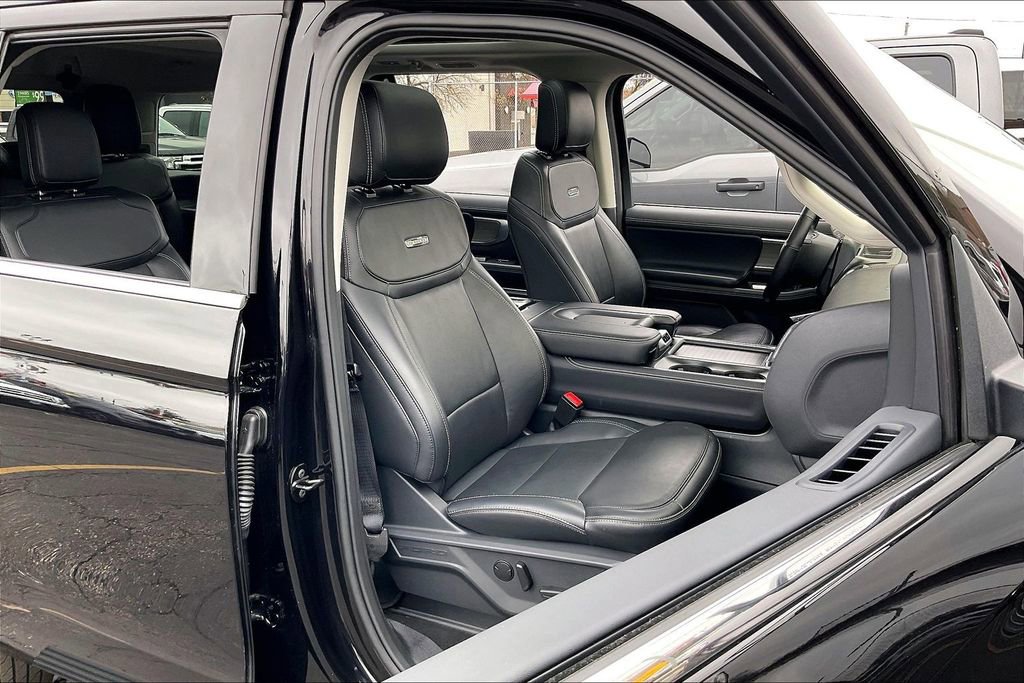 Certified 2025 Ford Expedition Platinum AWD/4WD image 6