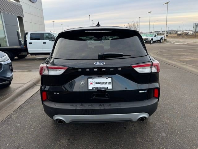 Certified 2020 Ford Escape SE image 2