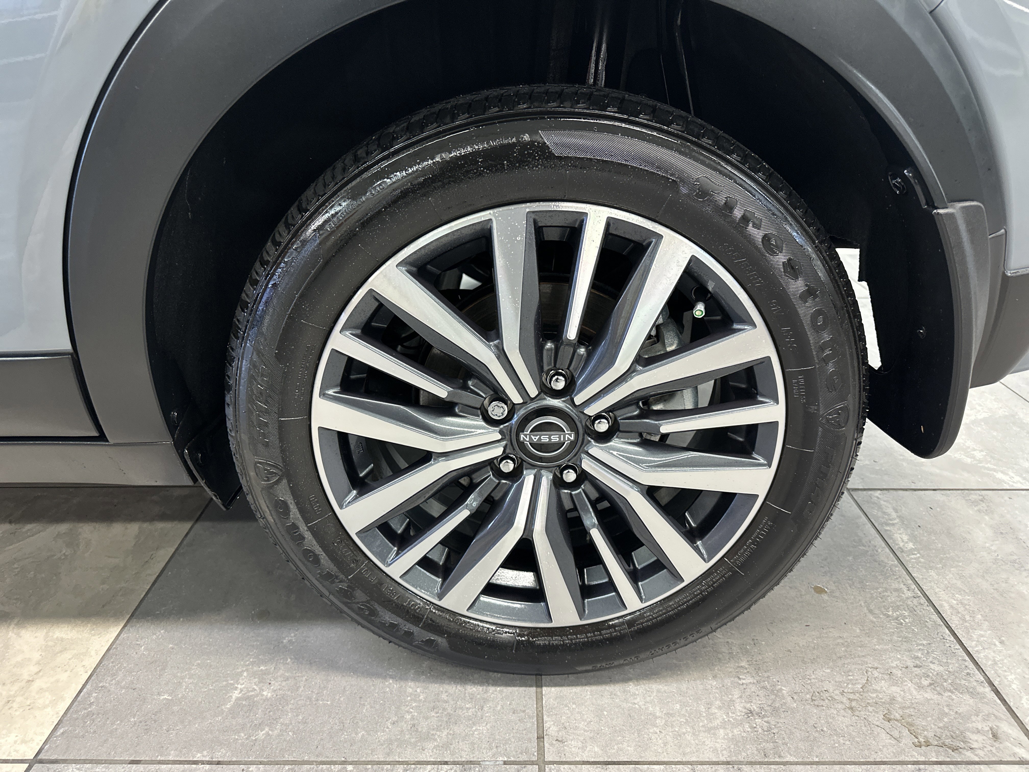 Used 2024 Nissan Kicks SR w/ SR Premium Package image 16