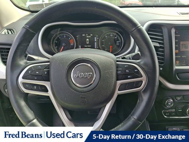 Used 2018 Jeep Cherokee Latitude Plus AWD/4WD image 25