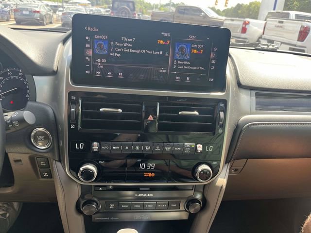 Used 2023 Lexus GX 460 Premium w/ Accessory Package AWD/4WD image 26