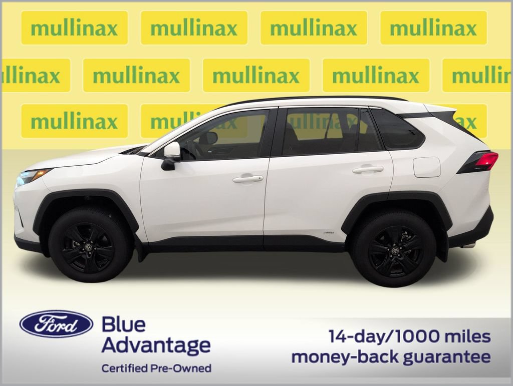 Used 2025 Toyota RAV4 XLE AWD/4WD image 10