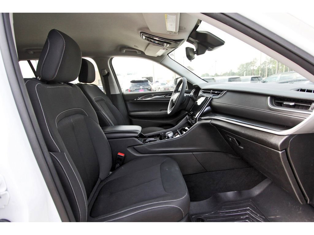 Used 2023 Jeep Grand Cherokee L Laredo AWD/4WD image 30