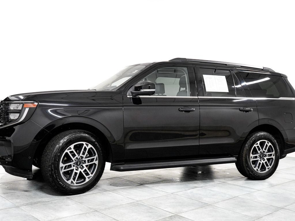 Certified 2025 Ford Expedition Active AWD/4WD image 4