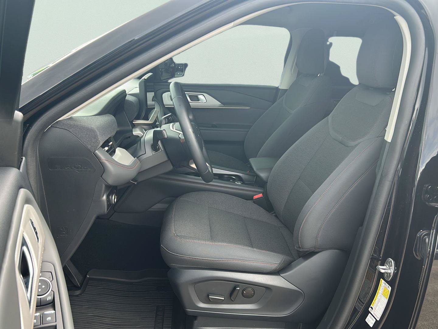 Certified 2025 Ford Explorer Active RWD image 7