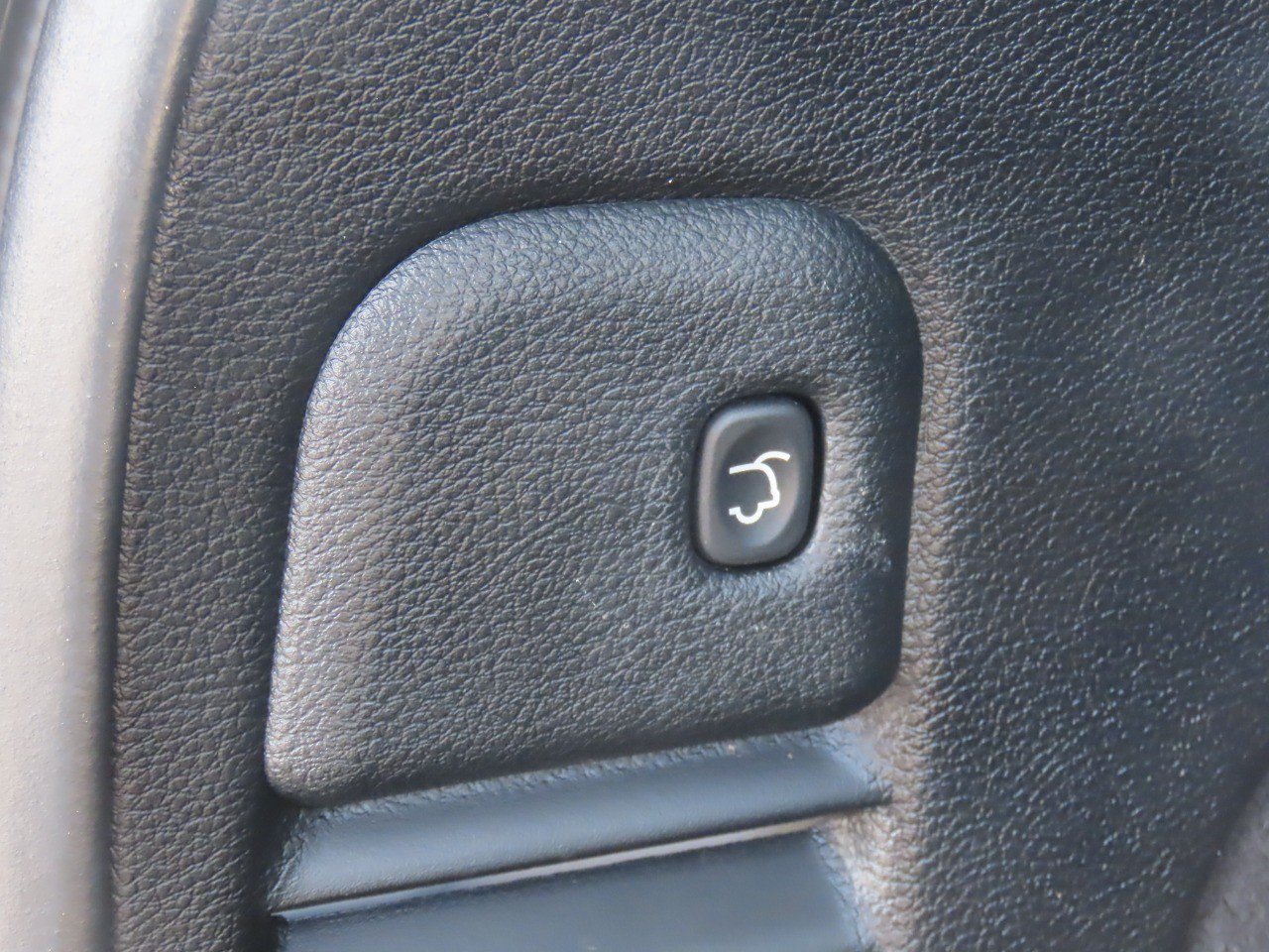 Used 2018 Jeep Grand Cherokee Altitude AWD/4WD image 15