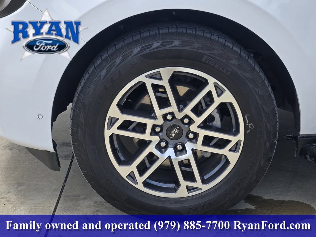 Certified 2025 Ford Expedition Active AWD/4WD image 7