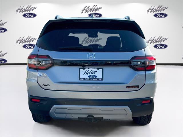 Used 2025 Honda Pilot TrailSport image 7