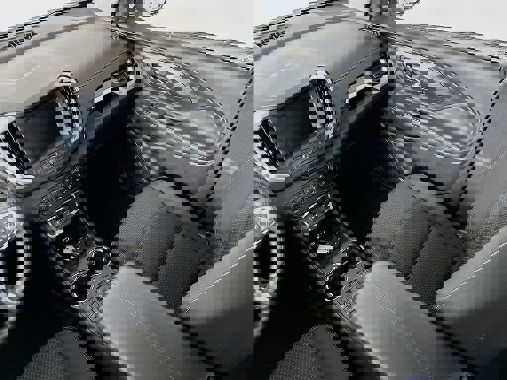 Used 2022 GMC Terrain SLE w/ Driver Convenience Package image 14