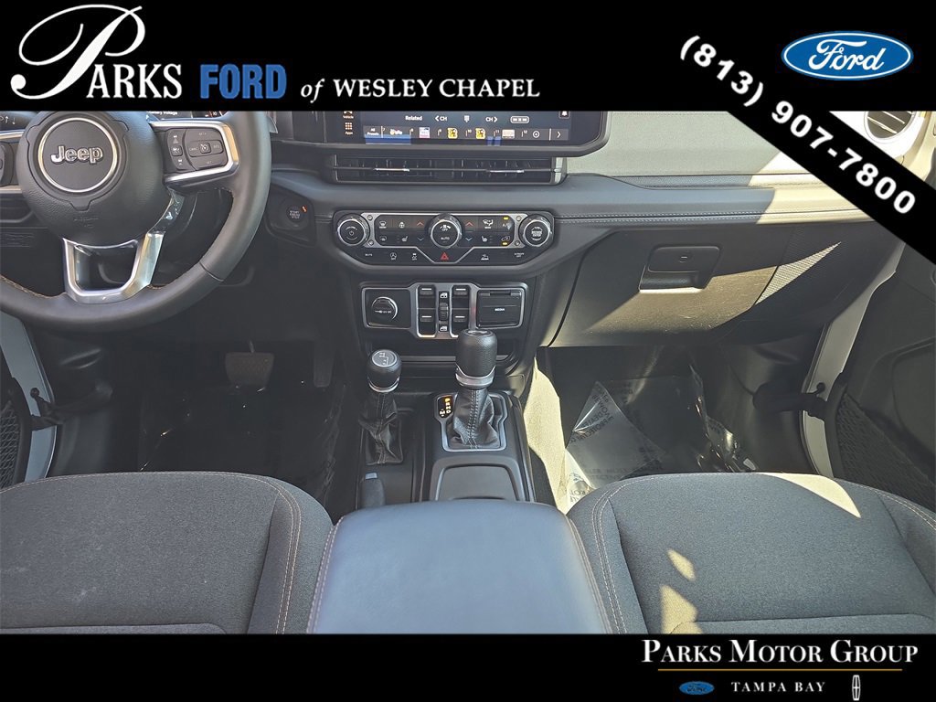 Used 2024 Jeep Wrangler Sahara image 12