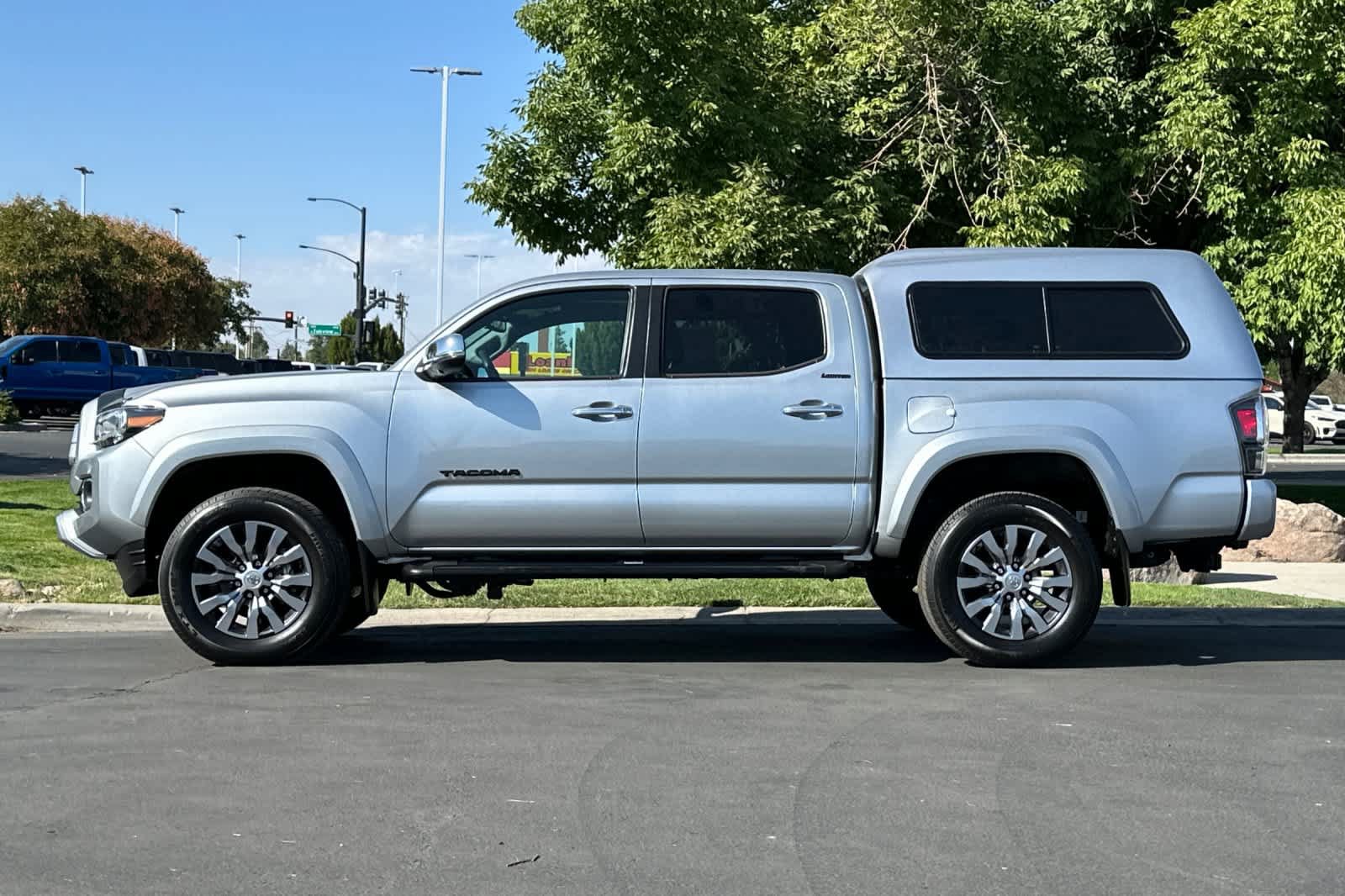 Used 2023 Toyota Tacoma Limited AWD/4WD image 5